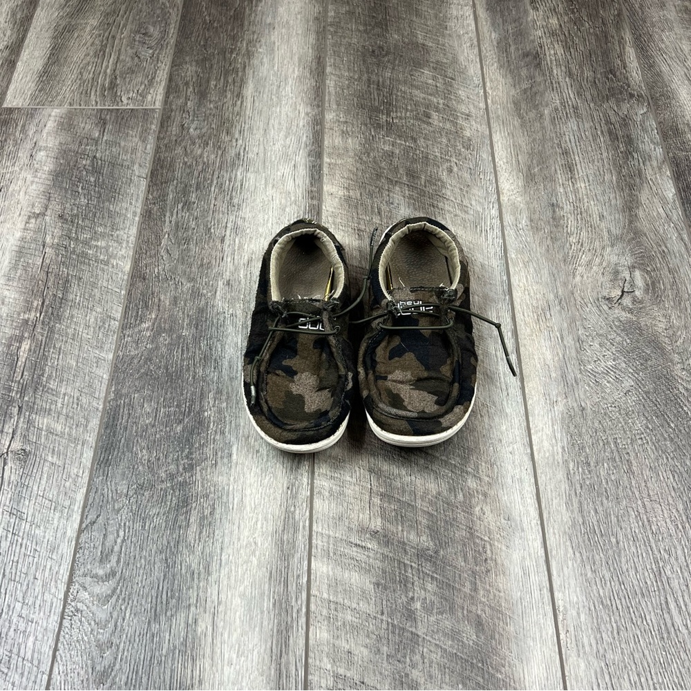 Hey Dude‎ Kids Camo Shoes